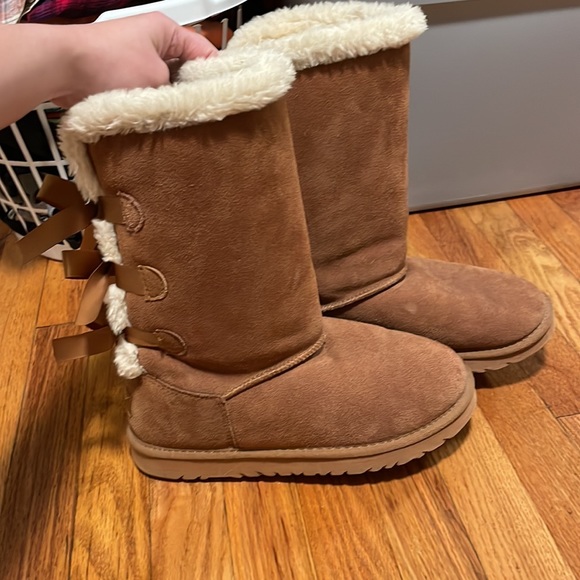 Women’s UGG boots - Picture 3 of 7